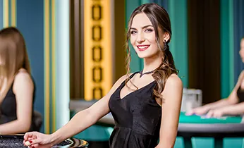 Đội ngũ chuyên gia website đang làm việc cùng nhau